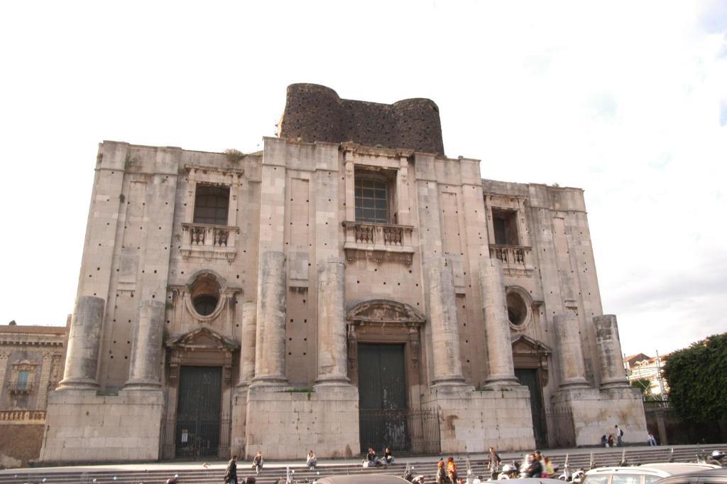 Politi Aparthotel Catania Bagian luar foto