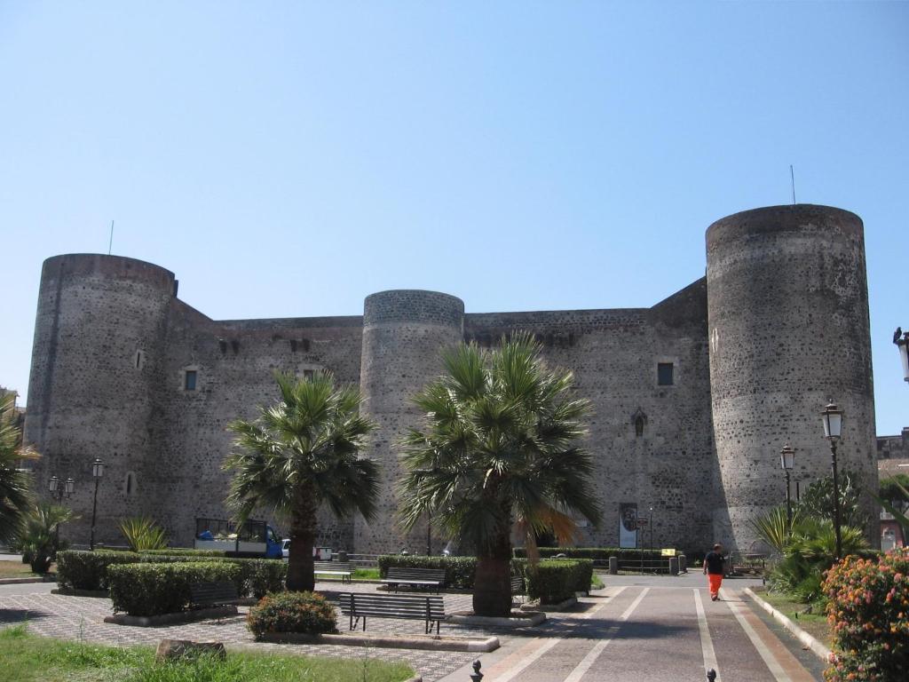 Politi Aparthotel Catania Bagian luar foto