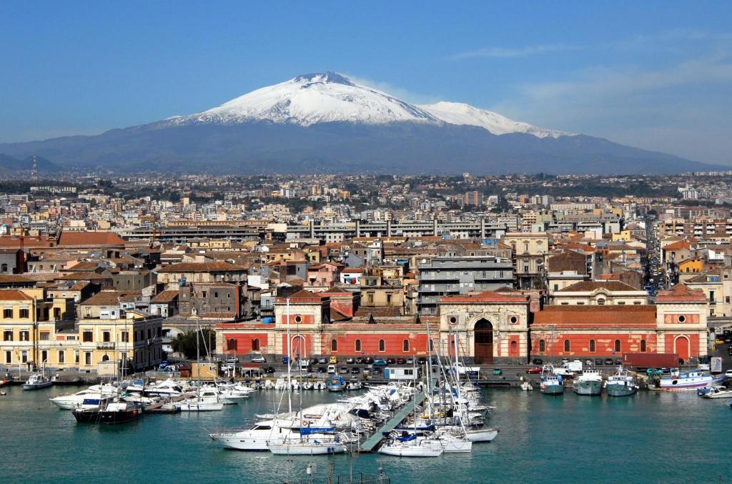 Politi Aparthotel Catania Bagian luar foto